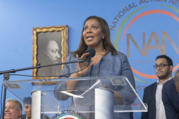 (NEW) National Action Network Marks Martin Luther King Jr. Day. January 15, 2024, New York, New York, USA: New York State Attorney General Letitia James speaks during a Martin Luther King Jr. Day event in Harlem on January 15, 2024 in New York City.  (Credit: M10s / TheNews2) (Foto: M10s/Thenews2/Deposit Photos)