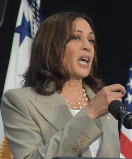 (NEW) Vice President of the United States Kamala Harris delivers remarks on the overturning of Roe V. Wade. June 26, 2022, Plainfield, IL, USA: Vice President of the United States Kamala Harris delivers remarks on the overturning of Roe V. Wade. which is a landmark decision handed down in 1973 by the United States Supreme Court on the question of the constitutionality of laws that criminalized or restricted access to abortions. Credit: Kyle Mazza/TheNews2 (Foto: Kyle Mazza/TheNews2/Deposit Photos) (NEW) Vice President of the United States Kamala Harris delivers remarks on the overturning of Roe V. Wade. June 26, 2022, Plainfield, IL, USA: Vice President of the United States Kamala Harris delivers remarks on the overturning of Roe V. Wade. which is a landmark decision handed down in 1973 by the United States Supreme Court on the question of the constitutionality of laws that criminalized or restricted access to abortions. Credit: Kyle Mazza/TheNews2 (Foto: Kyle Mazza/TheNews2/Deposit Photos)